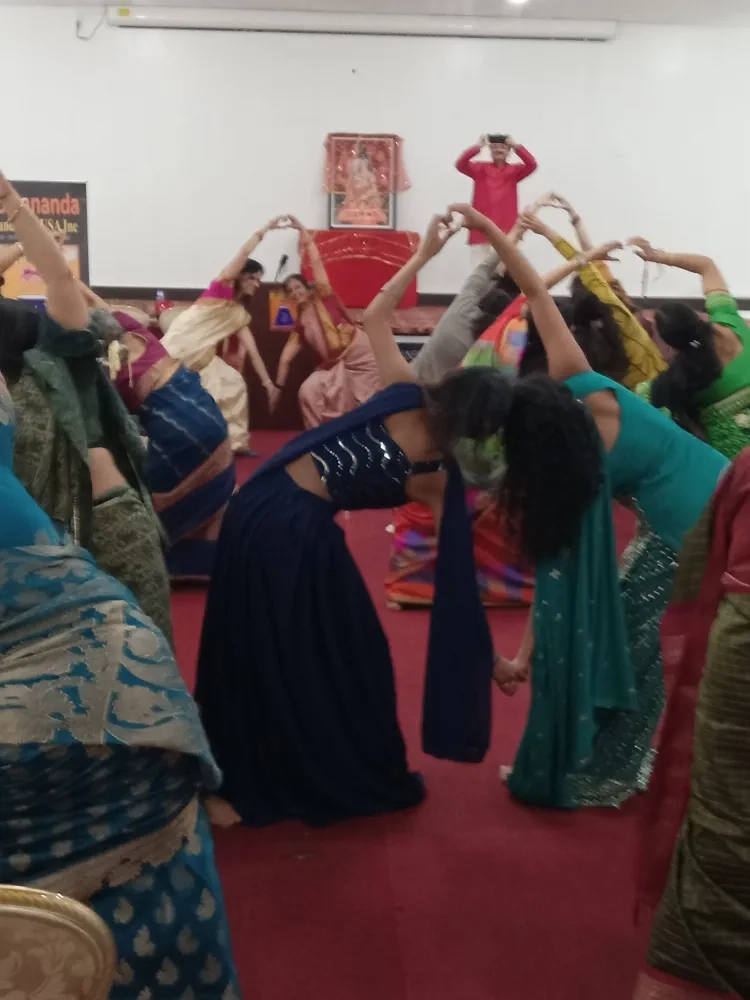 Women-SocialYoga_participation-1